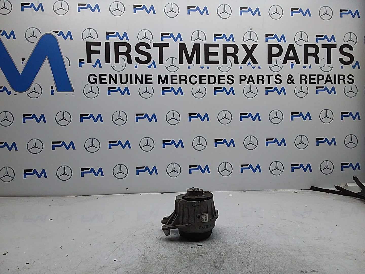 MERCEDES BENZ  C-CLASS W205  ENGINE MOUNT RIGHT OS A2052406717 FMR331