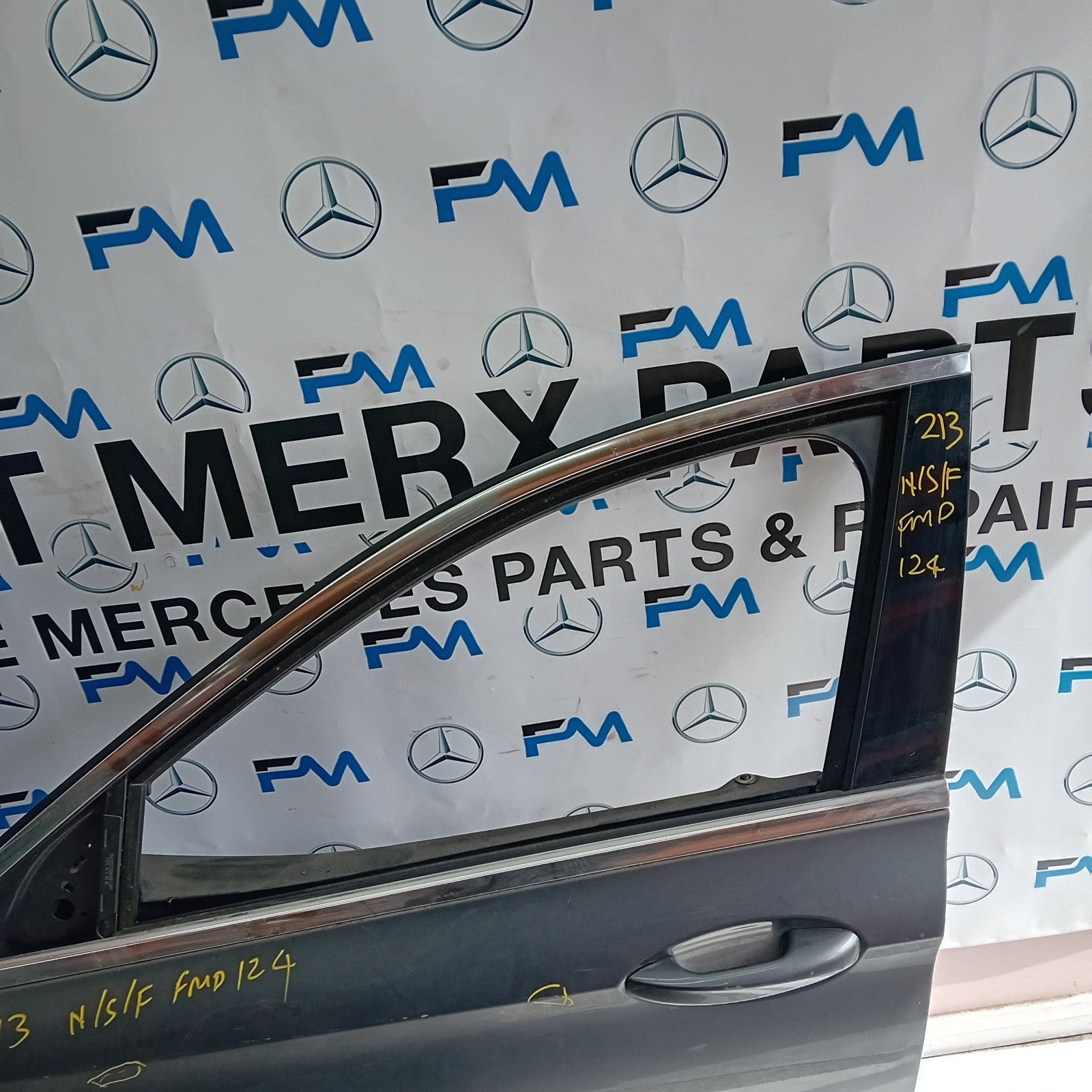 MERCEDES BENZ R-CLASS W213 PASSENGER SIDE FRINT DOOR N/S/F GREY FMD124