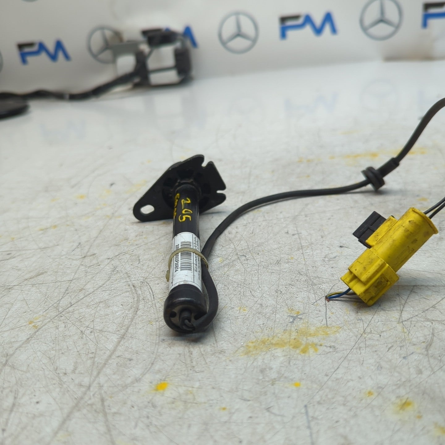 MERCEDES C CLASS W205 BONNET PEDESTRIAN ACTUATOR A2059060002 2014 FM001431