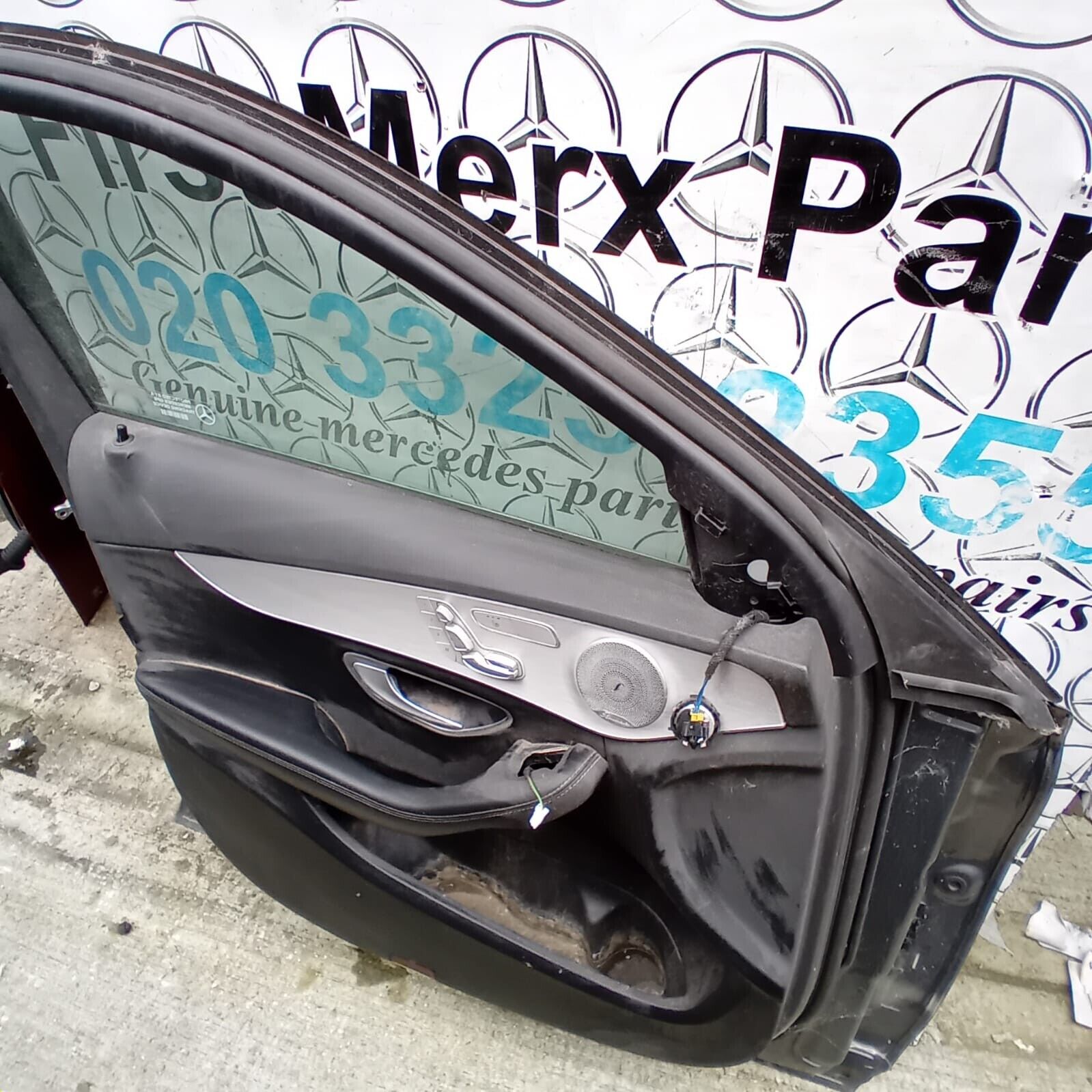 MERCEDES BENZ C-CLASS  W205  PASSENGER SIDE FRONT DOOR ( NEAR SIDE FRONT )