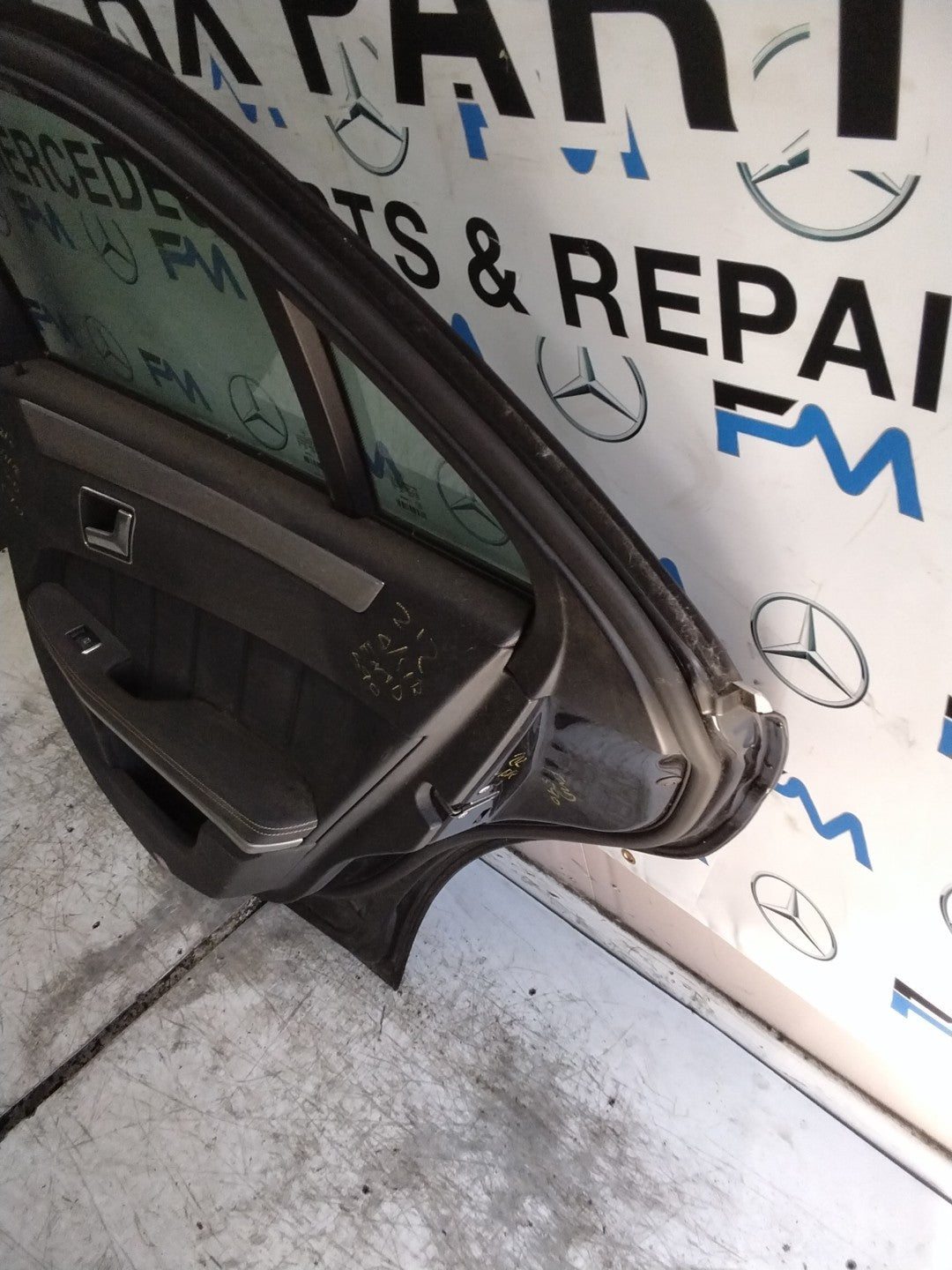 MERCEDES E-CLS W212  DRIVER REAR DOOR OSR BLACK 2009-16 COMPLETE  FMD590