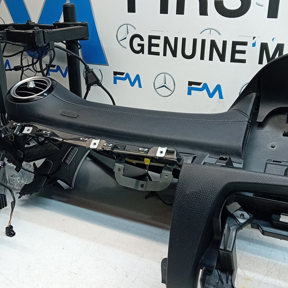 MERCEDES E-CLASS W213 DASHBOARD ASSEMBLY BLACK 2016 ON + 2 AIR VENT FM001300