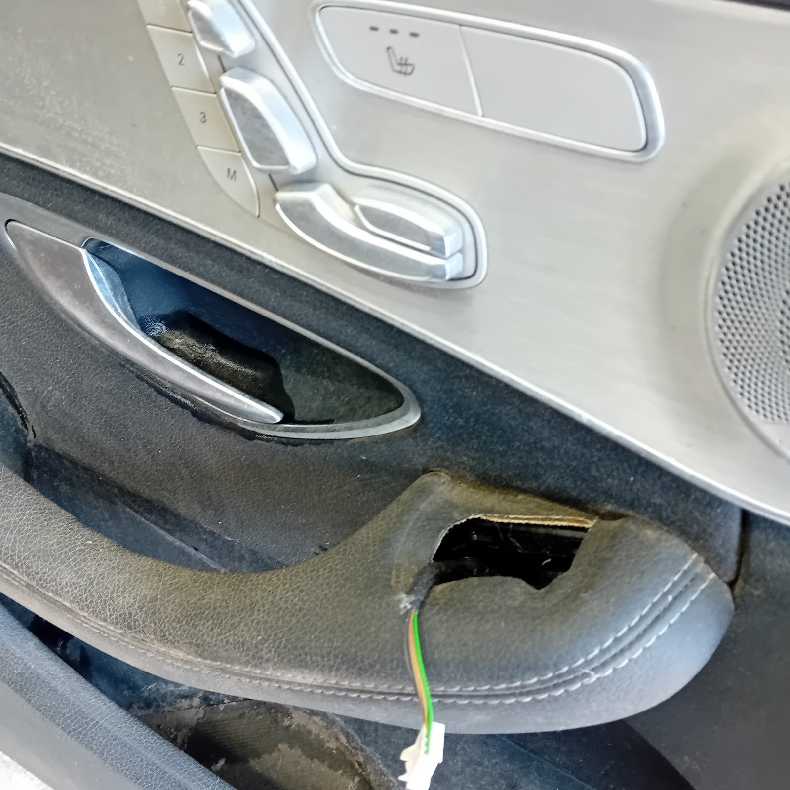 MERCEDES C-CLASS W205 SLN PASSENGER FRONT DOOR NSF GREY 2014 ON COMPLETE FMD470