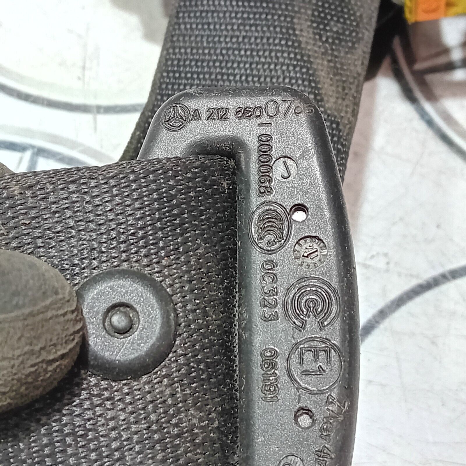 Mercedes Benz E-Class W212 Seat Belt Front Left Strap A2128600785 2009/2016