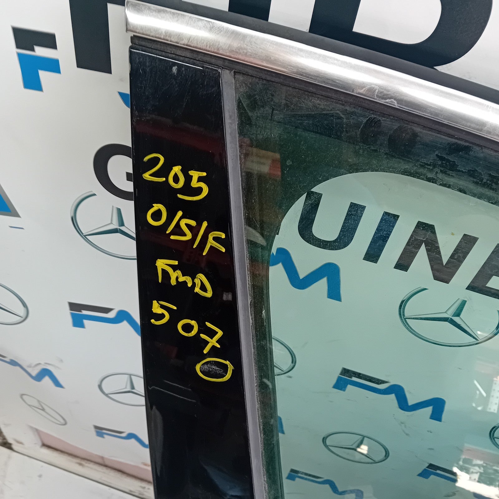 MERCEDES BENZ C-CLASS W205 DRIVER FRONT DOOR OSF 2014 WHITE  FMD507