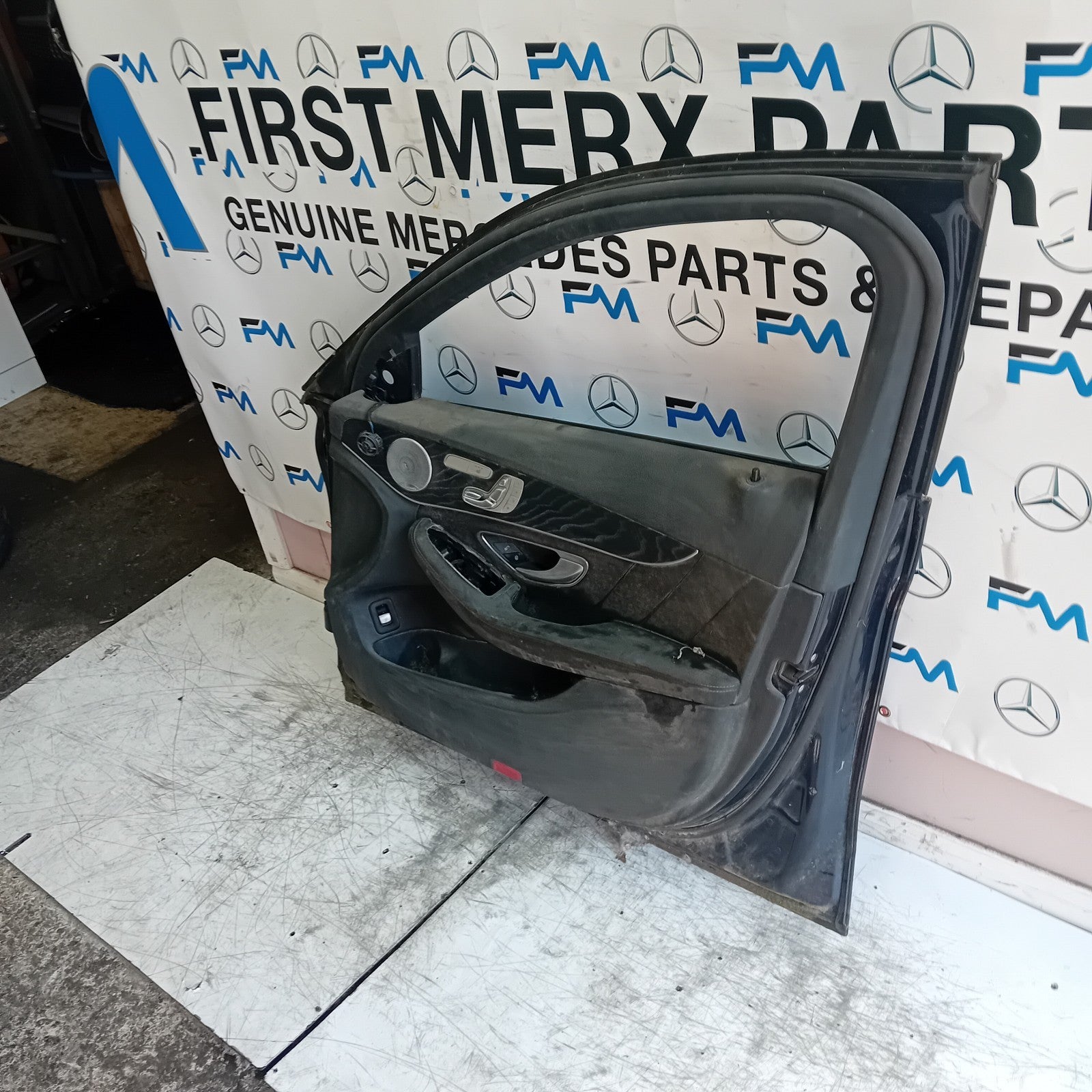 MERCEDES C-CLASS W205 DRIVER FRONT DOOR OSF 2014 BLUE COMPLETE  FMD509