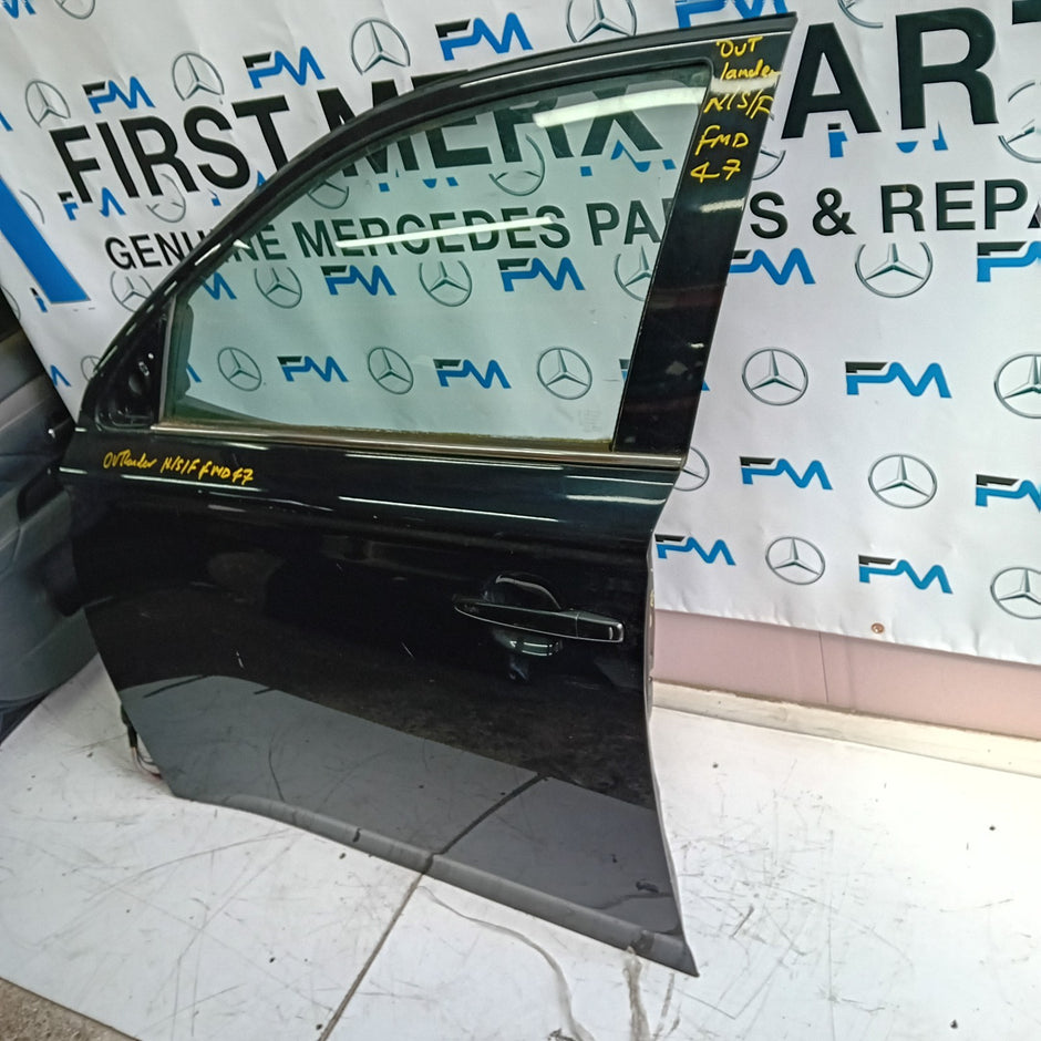 MITSUBISHI OUTLANDER  PASSENGER SIDE FRONT DOOR N/S/F COMPLETE BLACK FMD47