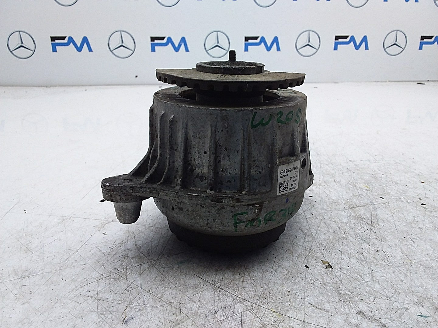 MERCEDES BENZ  C-CLASS W205  ENGINE MOUNT LEFT NS A2052406417 FMR318