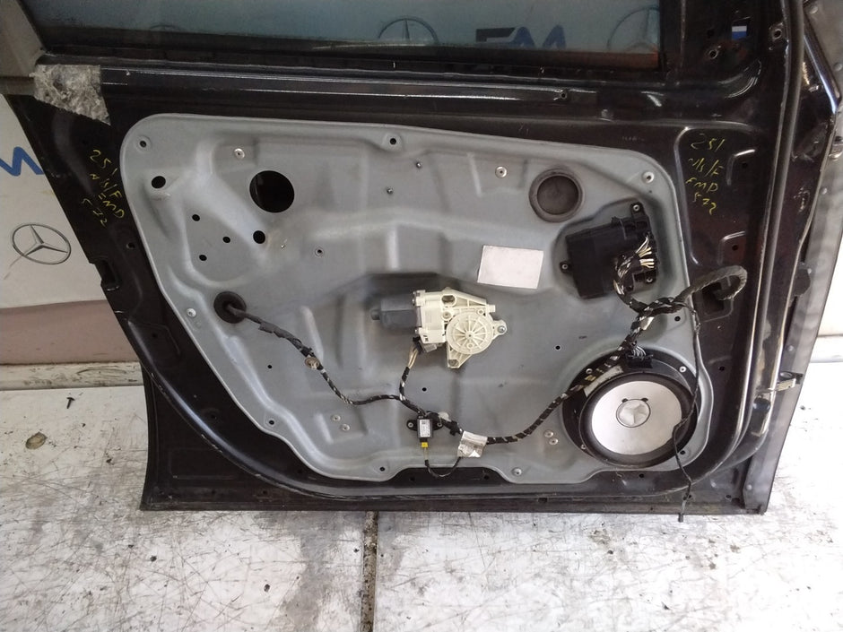 MERCEDES R-CLASS W251  PASSENGER FRONT DOOR NSF BLACK 2006-13  FMD572