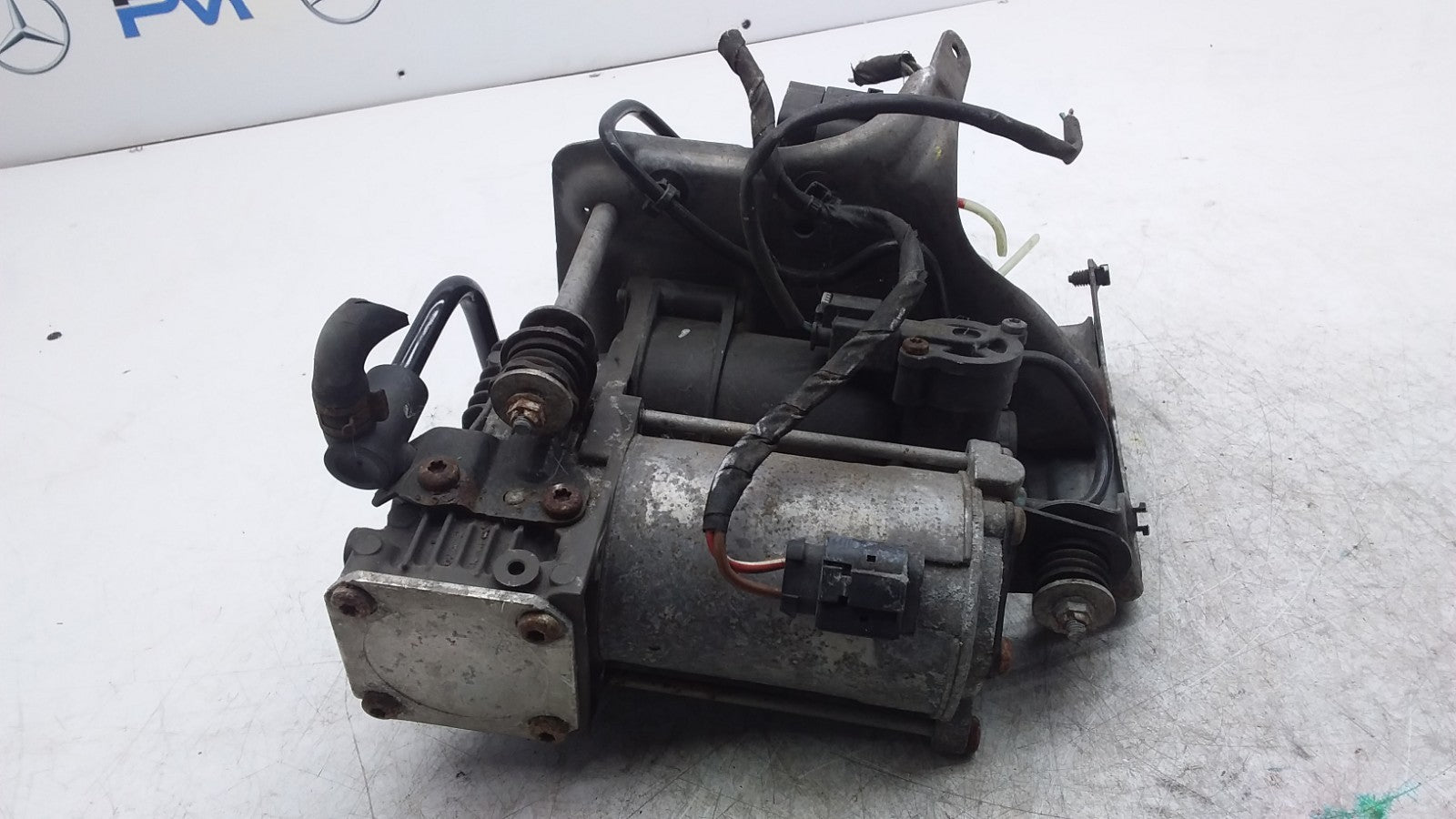 MERCEDES BENZ S-CLASS W222 AIR SUSPENSION COMPRESSOR A2223200604 FMR450