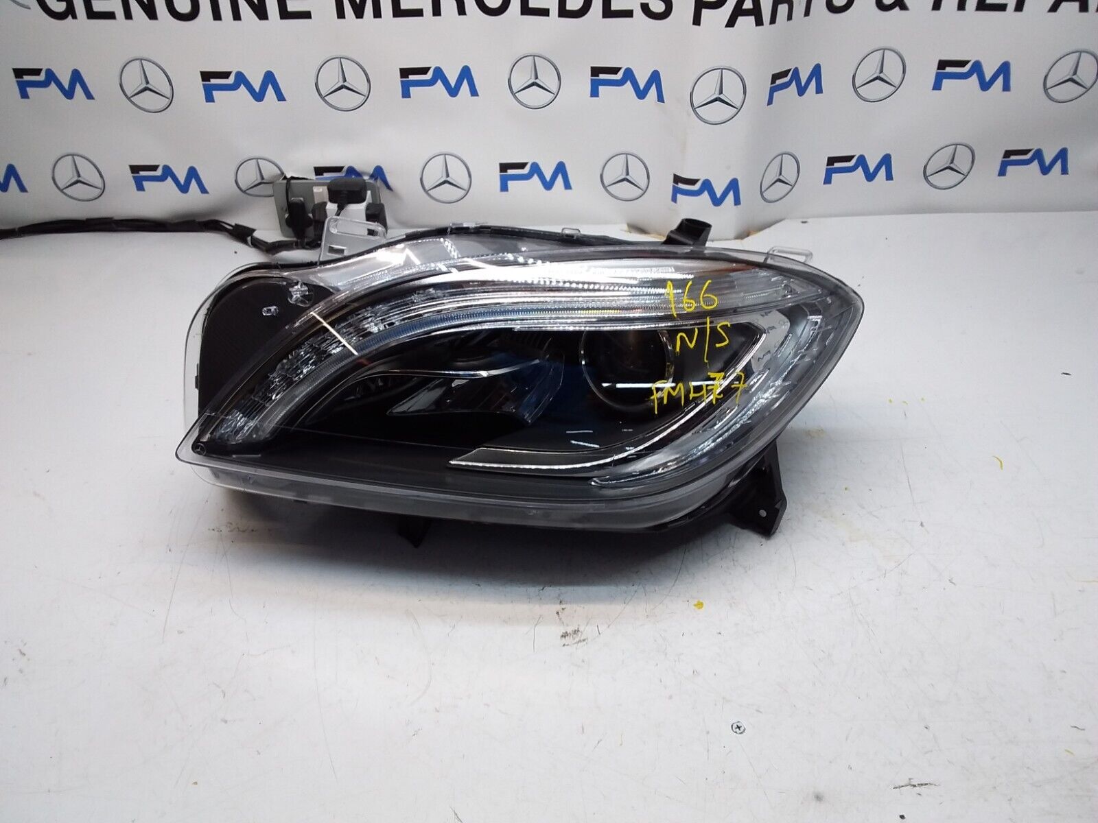 MERCEDES-BENZ W166 GLE PASSENGER NS  HEADLIGHT A1668204256 FMH77 LED INTELLIGENT