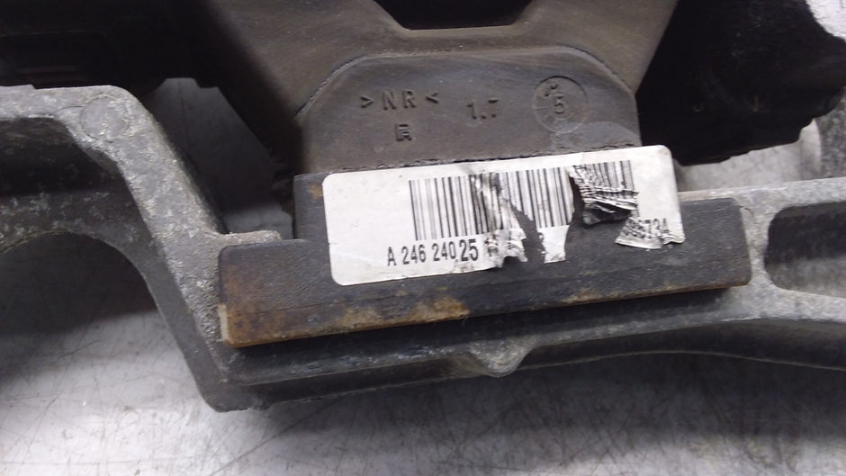 MERCEDES BENZ B-CLS W246 ENGINE MOUNT RIGHT SIDE A2462402517 FMR447
