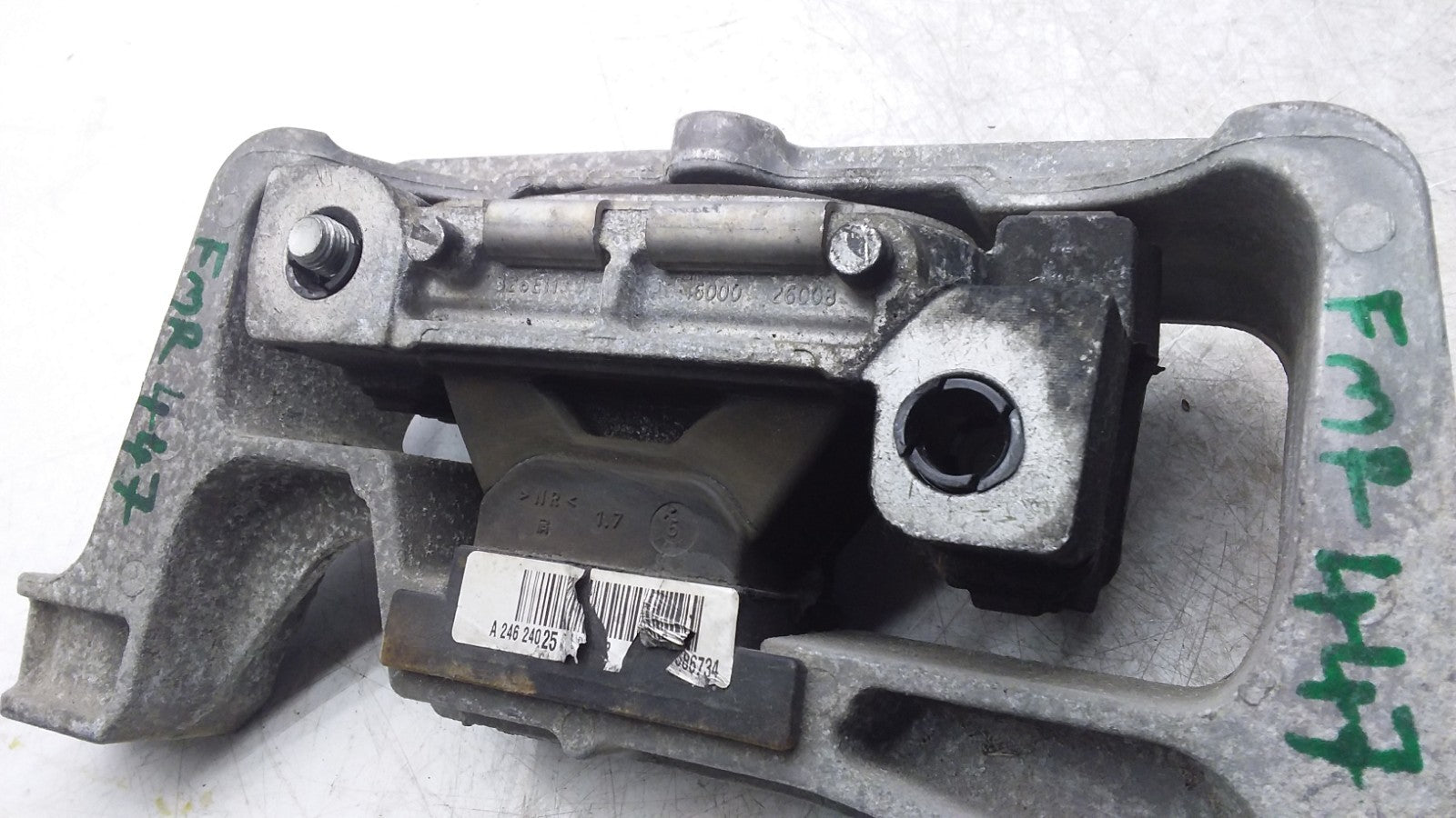 MERCEDES BENZ B-CLS W246 ENGINE MOUNT RIGHT SIDE A2462402517 FMR447