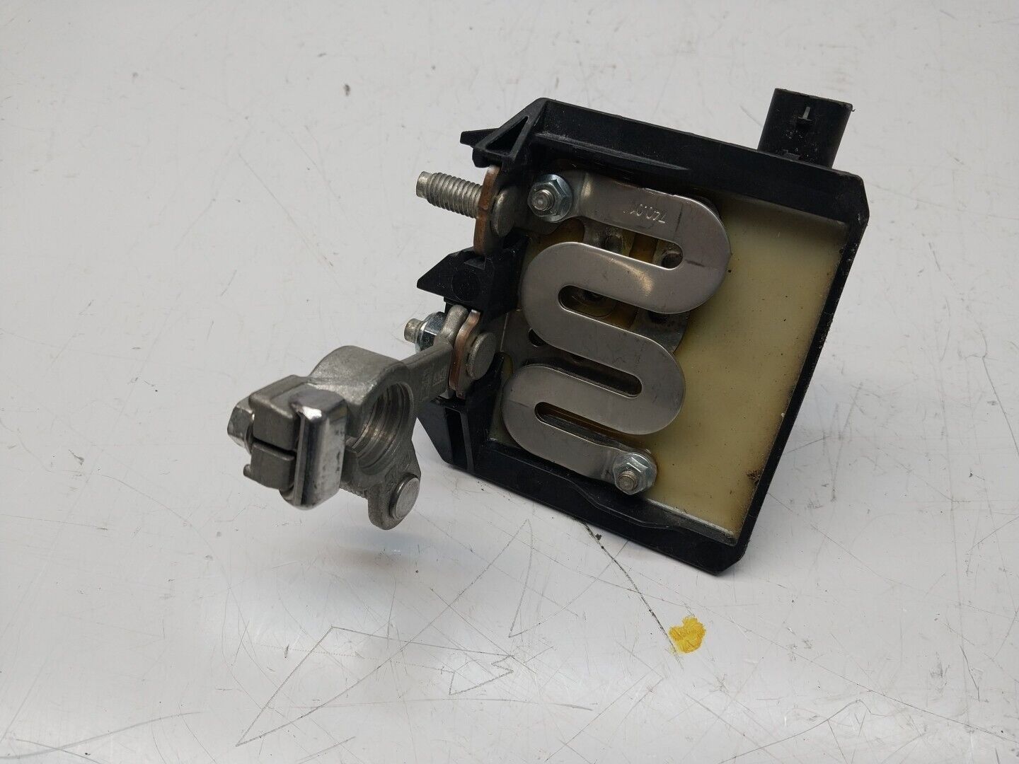 Mercedes W213 W205 W218 W238 W253 Negative Battery Tray Clamp A0009061505FM00254
