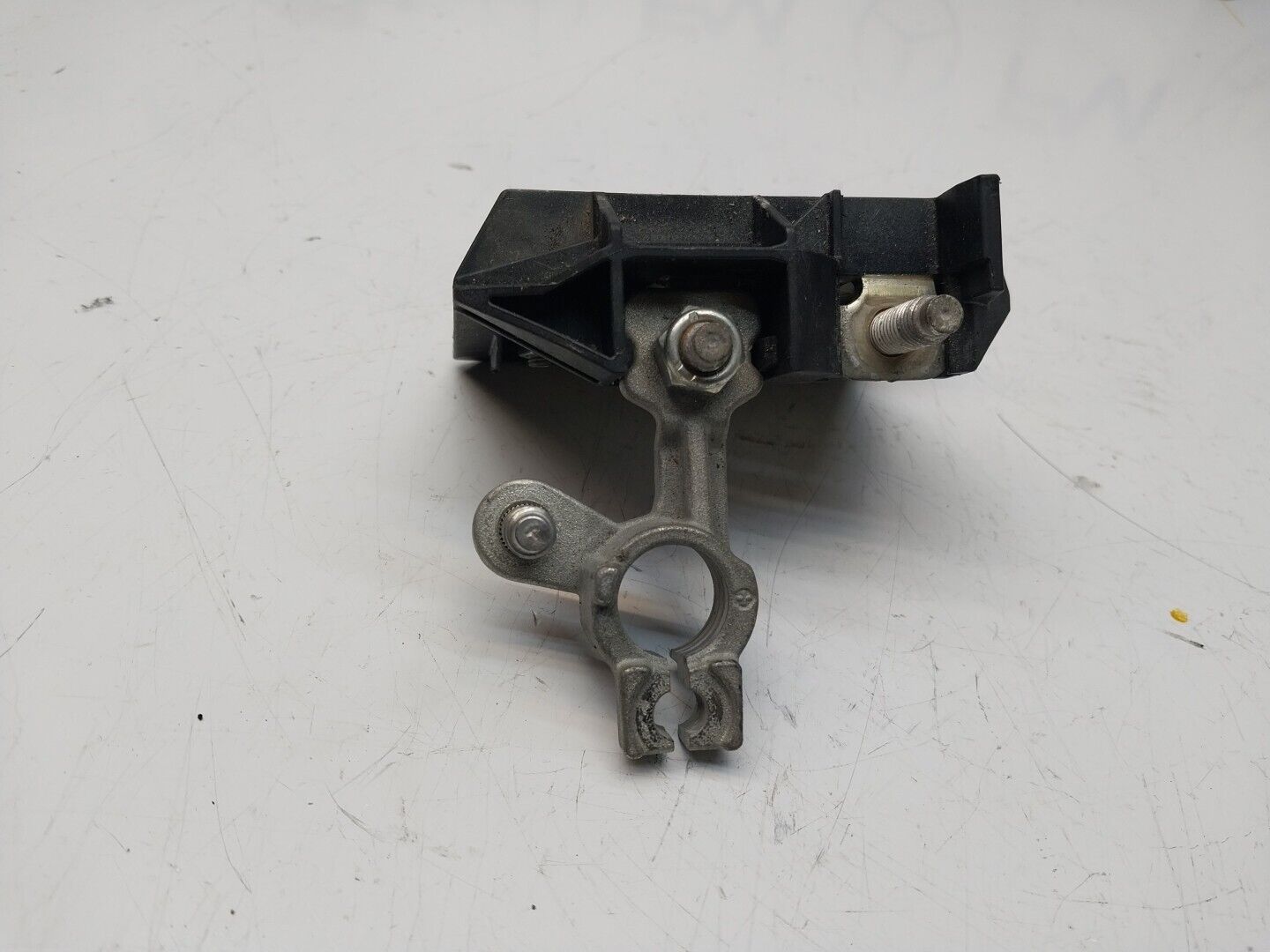 Mercedes W213 W205 W218 W238 W253 Negative Battery Tray Clamp A0009061505FM00249