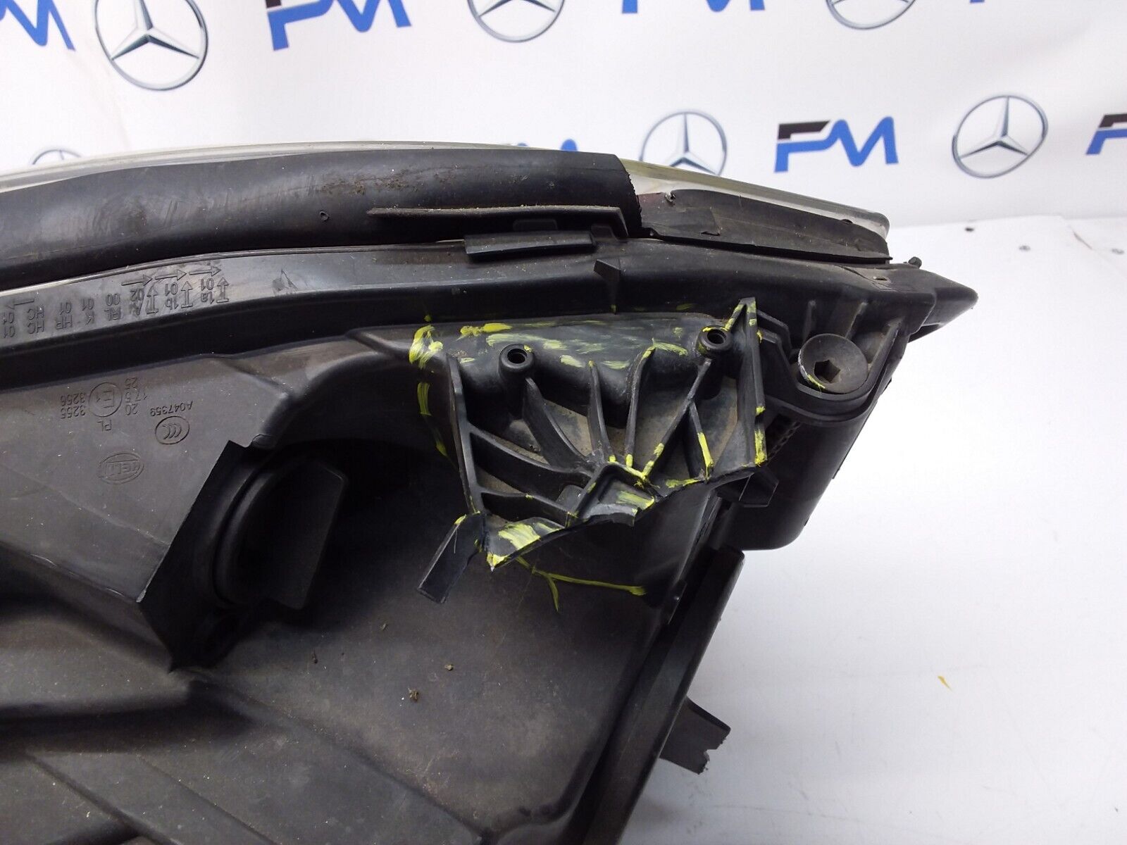 2013 MERCEDES A-CLASS W176 HEADLIGHT DRIVER SIDE OS A1768200461 FMH117 (Damaged)