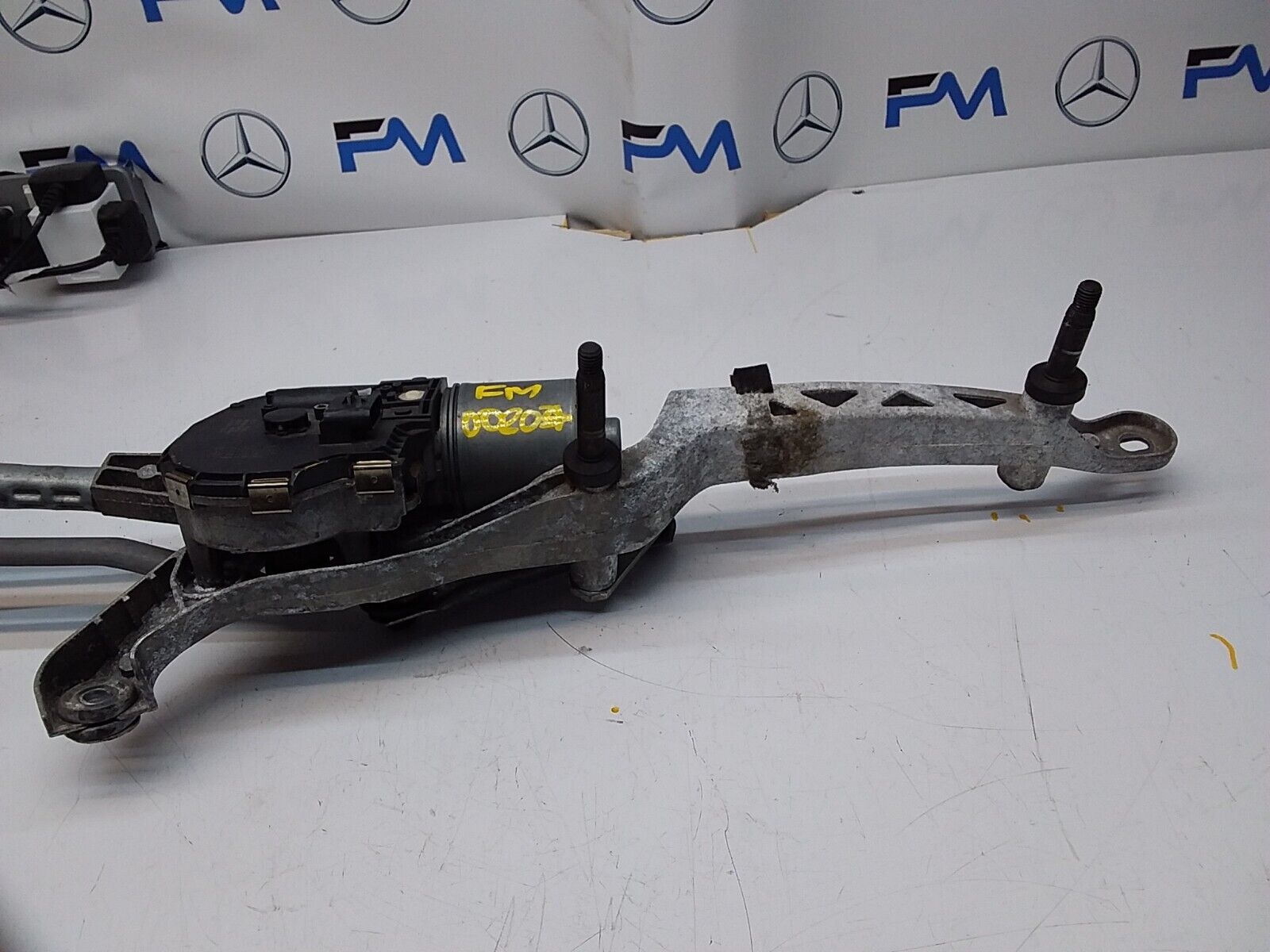 MERCEDES C-CLASS WIPER MOTOR & LINKAGE FRONT A2048201140 W204 2010-2015 FM00204