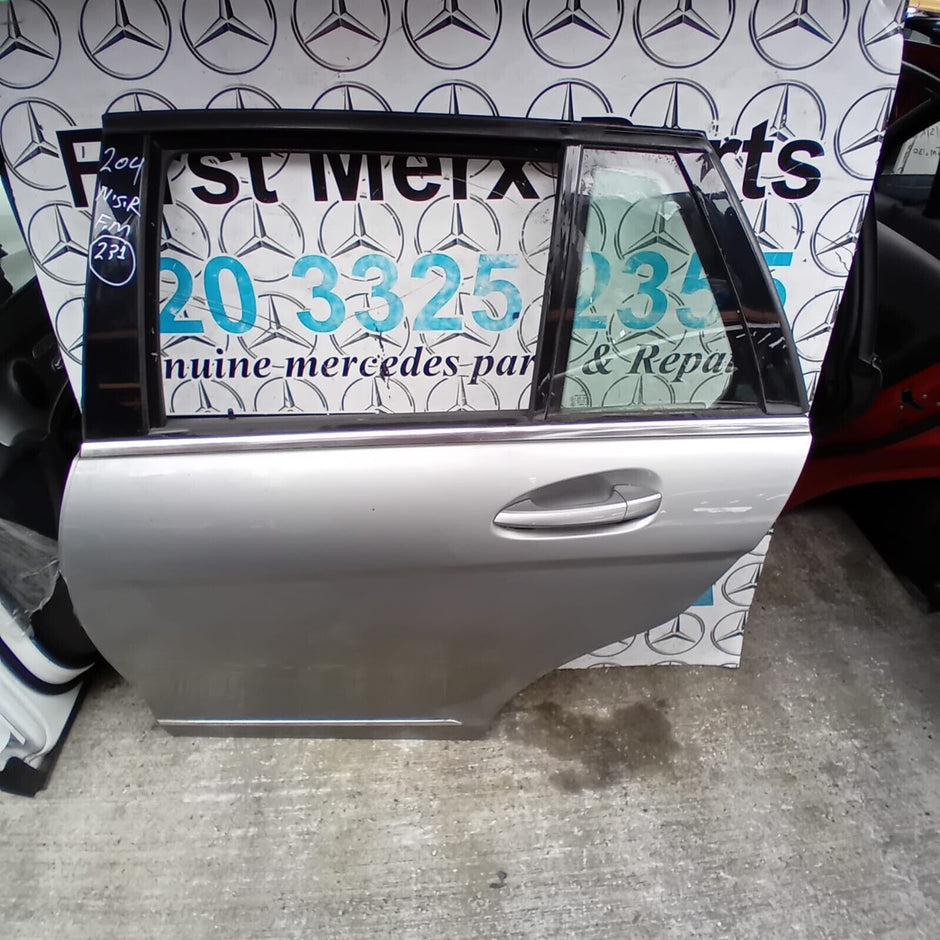 MERCEDES BENZ C-CLASS  W204  PASSENGER SIDE REAR DOOR ( NEAR SIDE REAR )