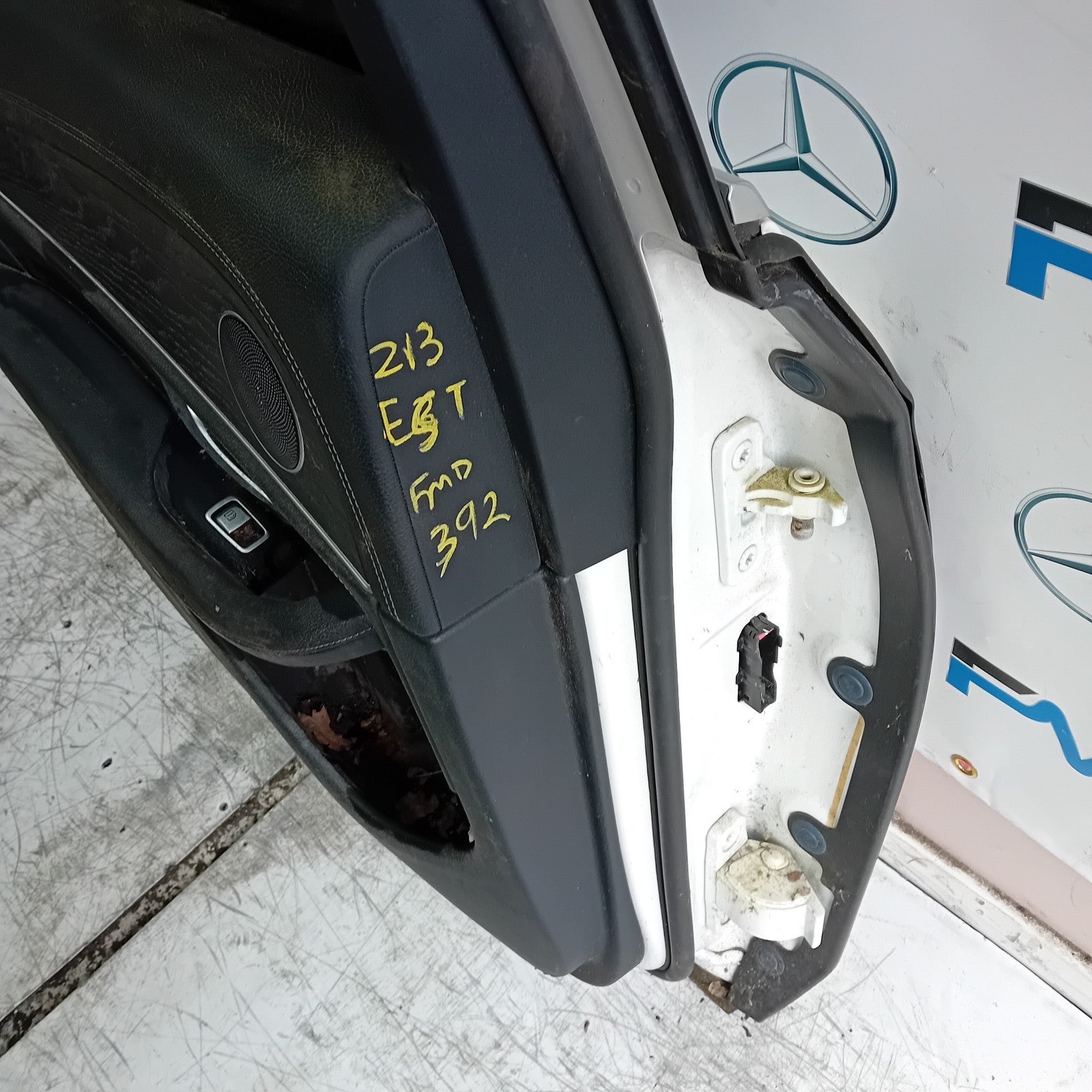 MEECEDS E-CLASS S213 EST PASSENGER REAR DOOR NSR WHITE 2016 ON COMPLETE FMD392