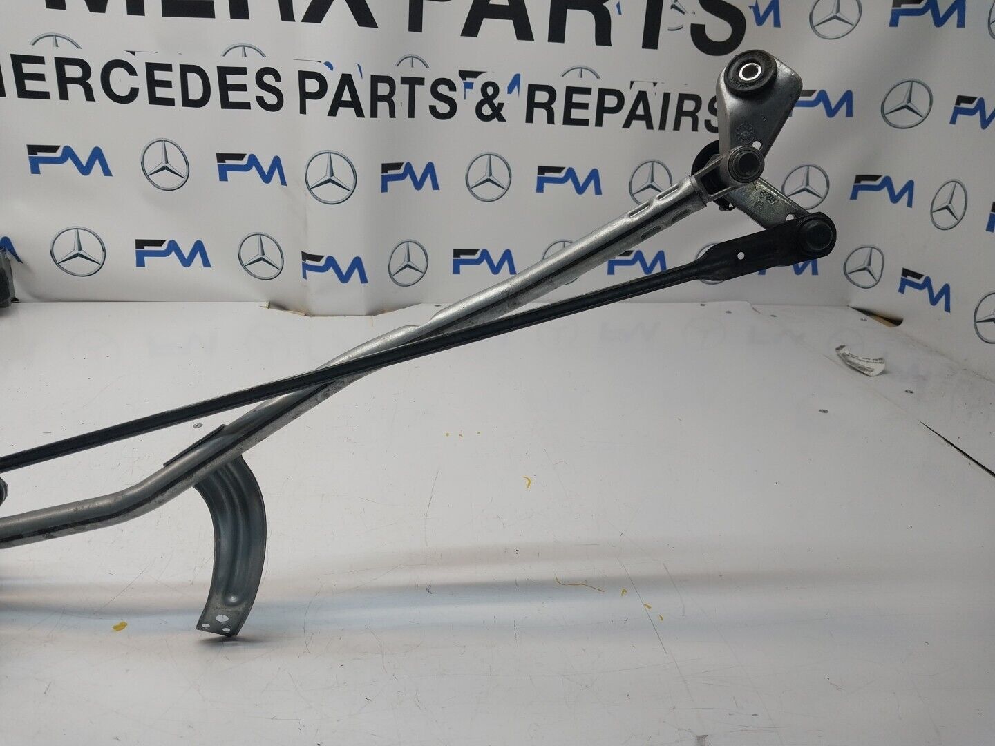 14-21 MERCEDES C CLASS WINDSCREEN WIPER MOTOR & LINKAGE FRONT A2058208202FM00217