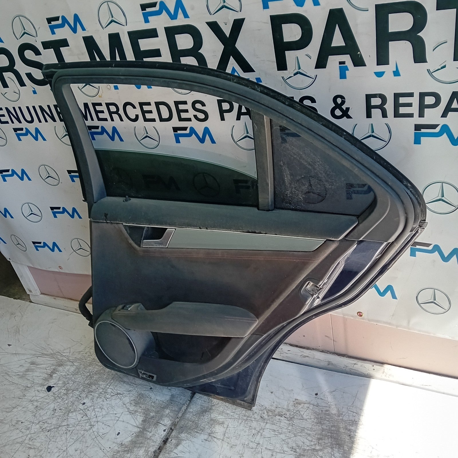 MERCEDES C-CLASS W204 SLN DRIVER REAR DOOR OSR BLUE 2008-14 COMPLETE FMD458