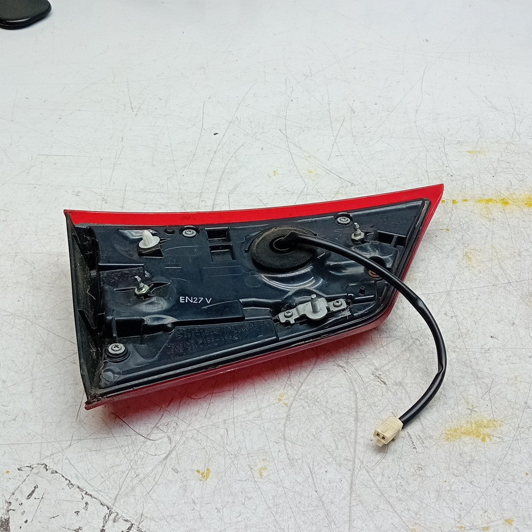 MITSUBISHI OUTLANDER MK3 DRIVER SIDE RIGHT REAR INNER TAIL LIGHT 2013 FMT301