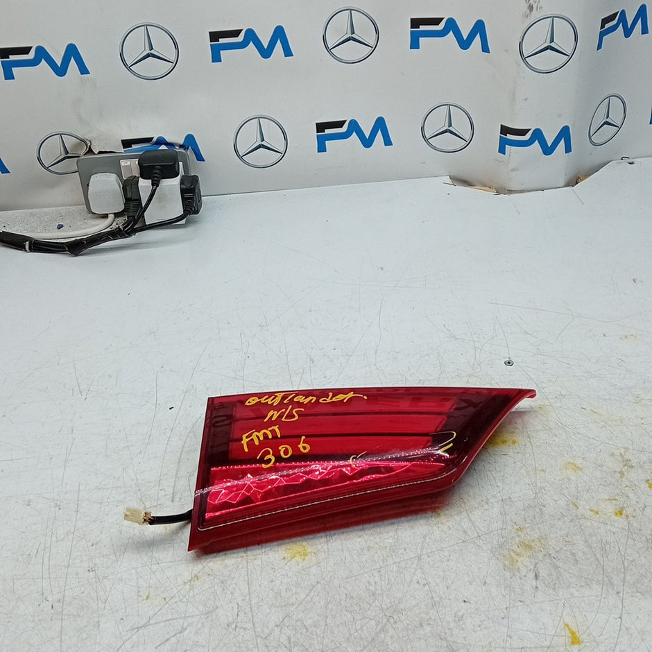 MITSUBISHI OUTLANDER MK3 PASSENGER SIDE LEFT REAR INNER TAIL LIGHT 2013 FMT306
