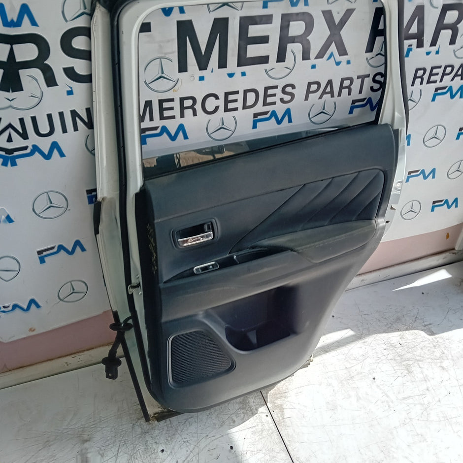 MITSUBISH OUTLANDER MK3 DRIVER SIDE REAR DOOR OSR WHITE 2013 COMPLETE FMD191