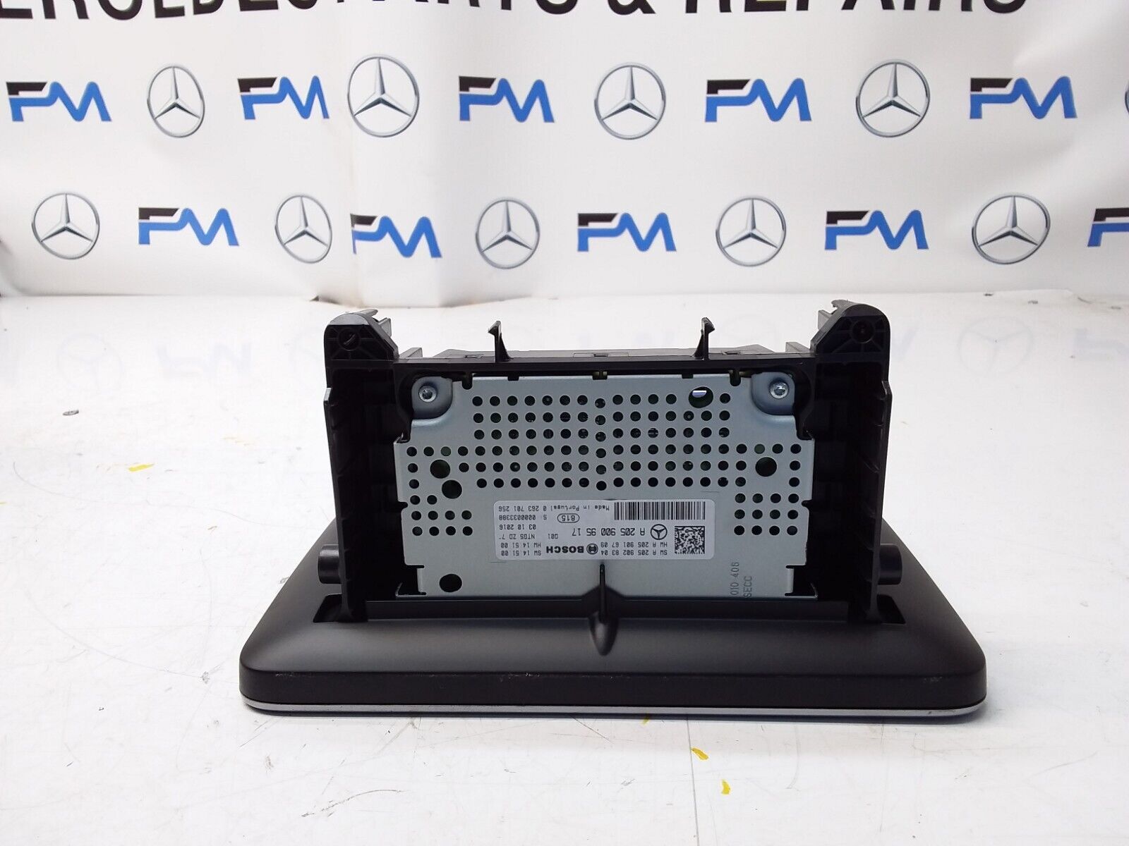 MERCEDES C-CLASS W205 2016 SAT NAV MULTIMEDIA SCREEN A2059009517 FM00688