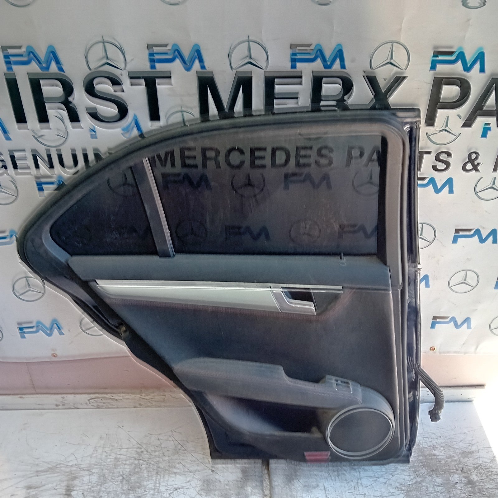 MERCEDES C-CLASS W204 SLN PASSENGER REAR DOOR NSR BLUE 2008-14 COMPLETE FMD462
