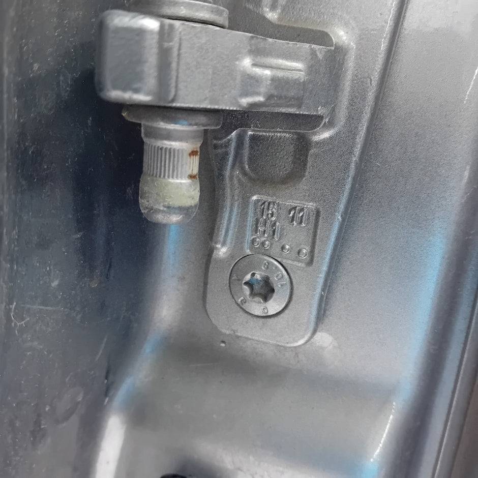 MERCEDES ESTATE C-CLASS W205 DRIVER REAR DOOR O/S/R GREY COMPLETE 2014-22 FMD141