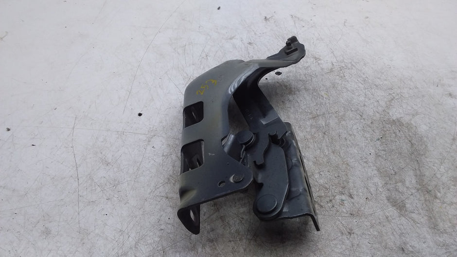 MERCEDES BENZ GLC W253 DRIVER SIDE BONNET HINGE A2538800228 FMR425