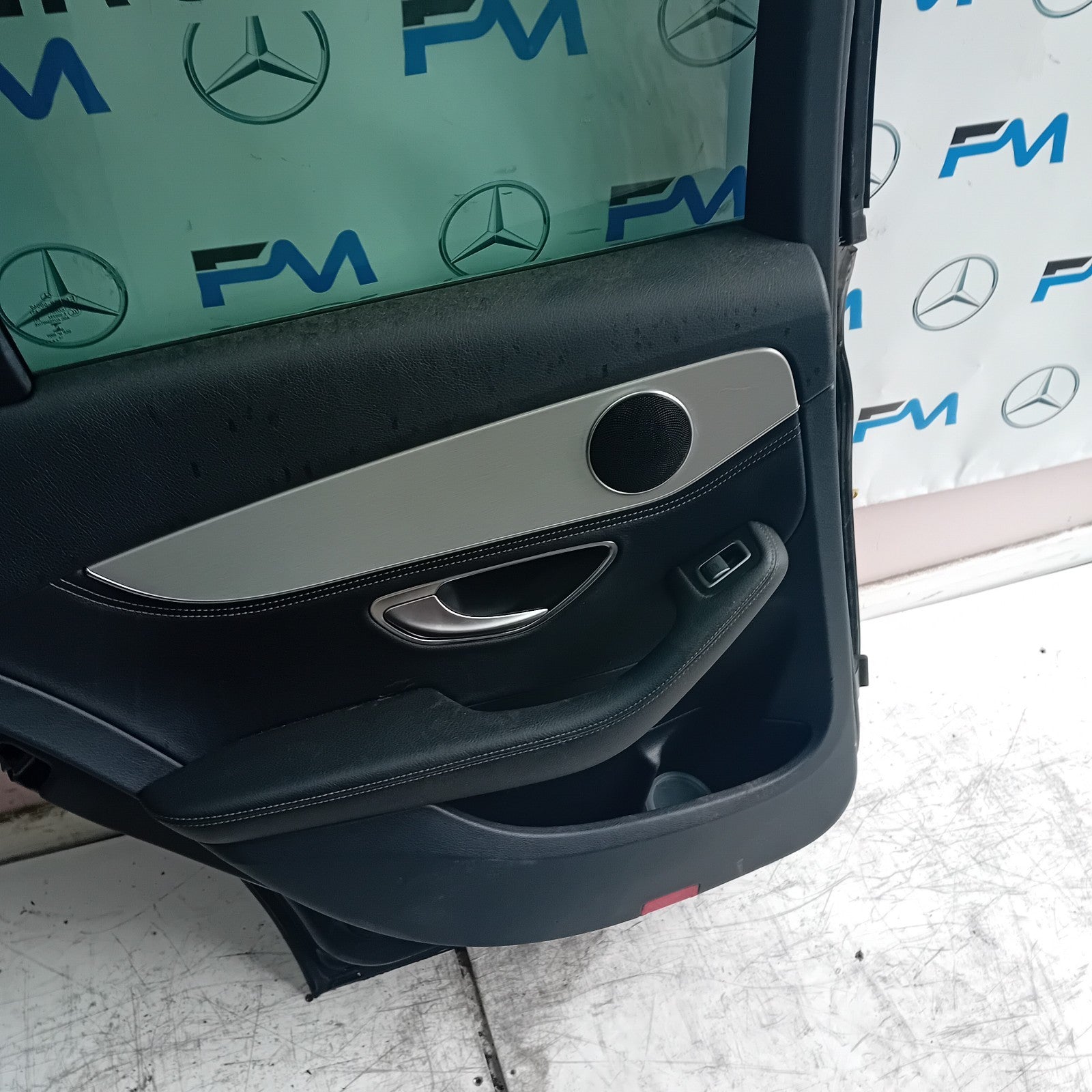 MERCEDES BENZ C-CLASS W205 PASSENGER SIDE REAR DOOR N/S/R BLACK  COMPLETE FMD148