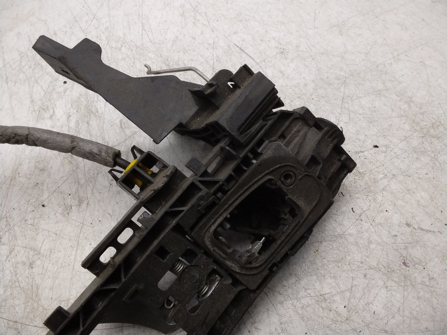 MERCEDES MERCEDES C-CLASS W205 FRONT RIGHT DOOR HANDLE BRACKET A0997604600 FMR40