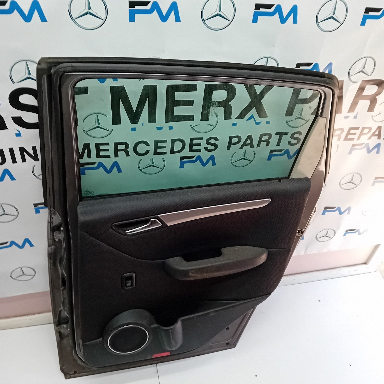 MERCEDES BENZ B-CLASS  W245  DRIVER SIDE REAR DOOR ( OFF SIDE REAR ) FM02