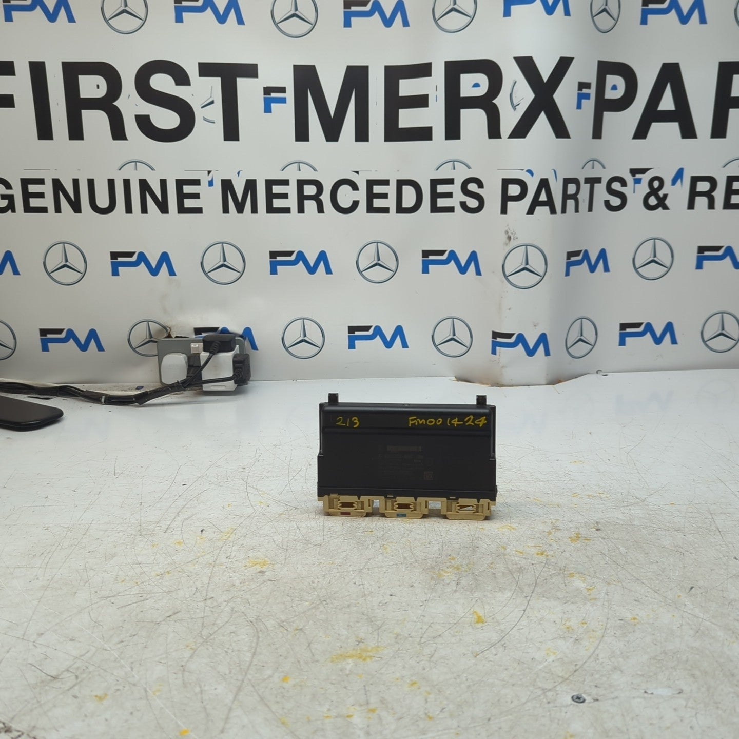MERCEDES E CLASS W213 FRONT RIGHT SEAT CONTROL MODULE A2139002713 FM001424