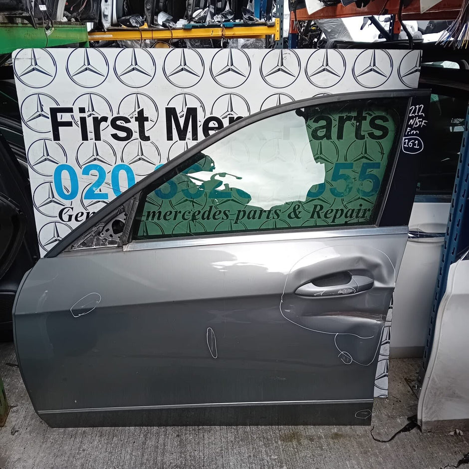MERCEDES BENZ E-CLASS  W212  PASSENGER SIDE FRONT DOOR ( NEAR SIDE FRONT )