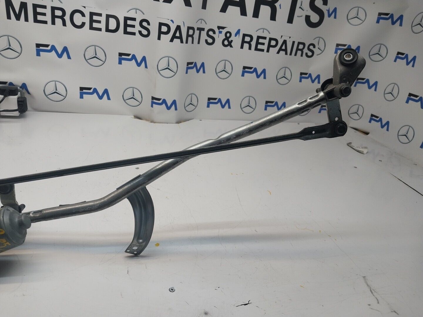 14-21 MERCEDES C CLASS WINDSCREEN WIPER MOTOR & LINKAGE FRONT A2058200940FM00208