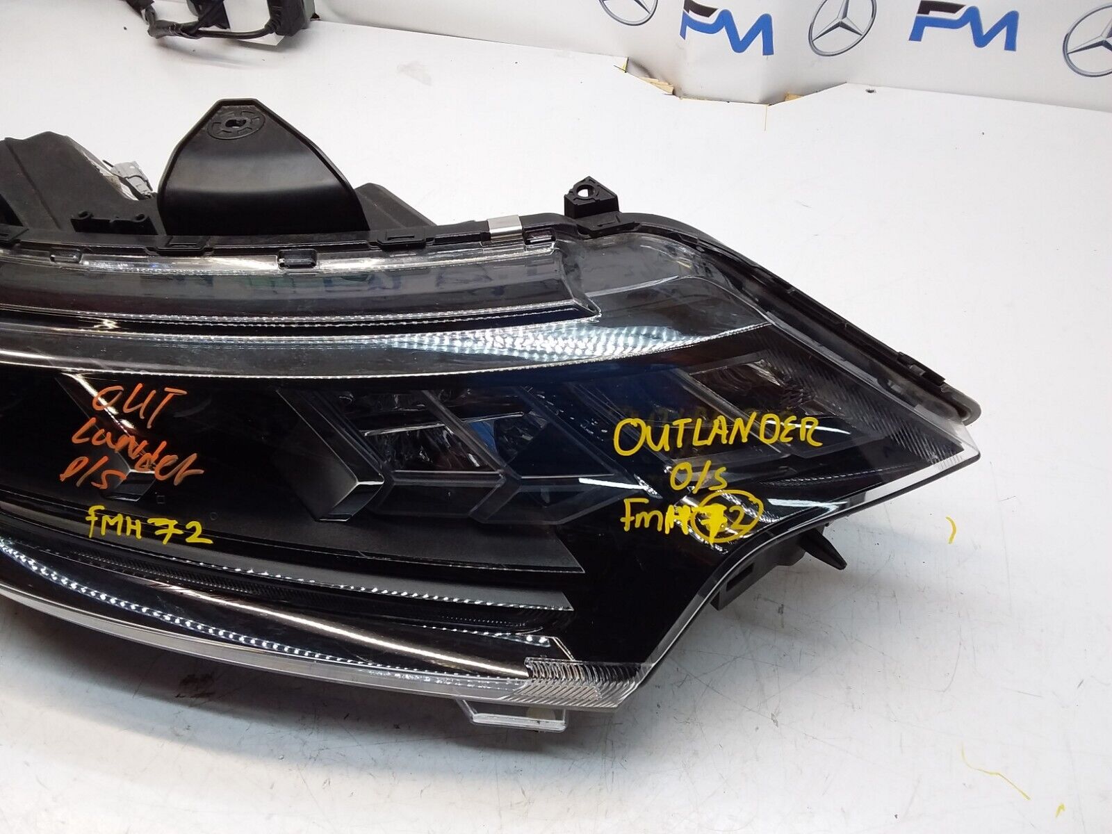 MITSUBISHI OUTLANDER MK3 2016 HEADLIGHT DRIVER SIDE RIGHT R009A ZKUI FMH72