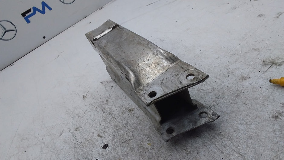 MERCEDES BENZ  C-CLASS W204 LEFT SIDE FRONT CRASH BAR SUPPORT A2046201195 FMR408