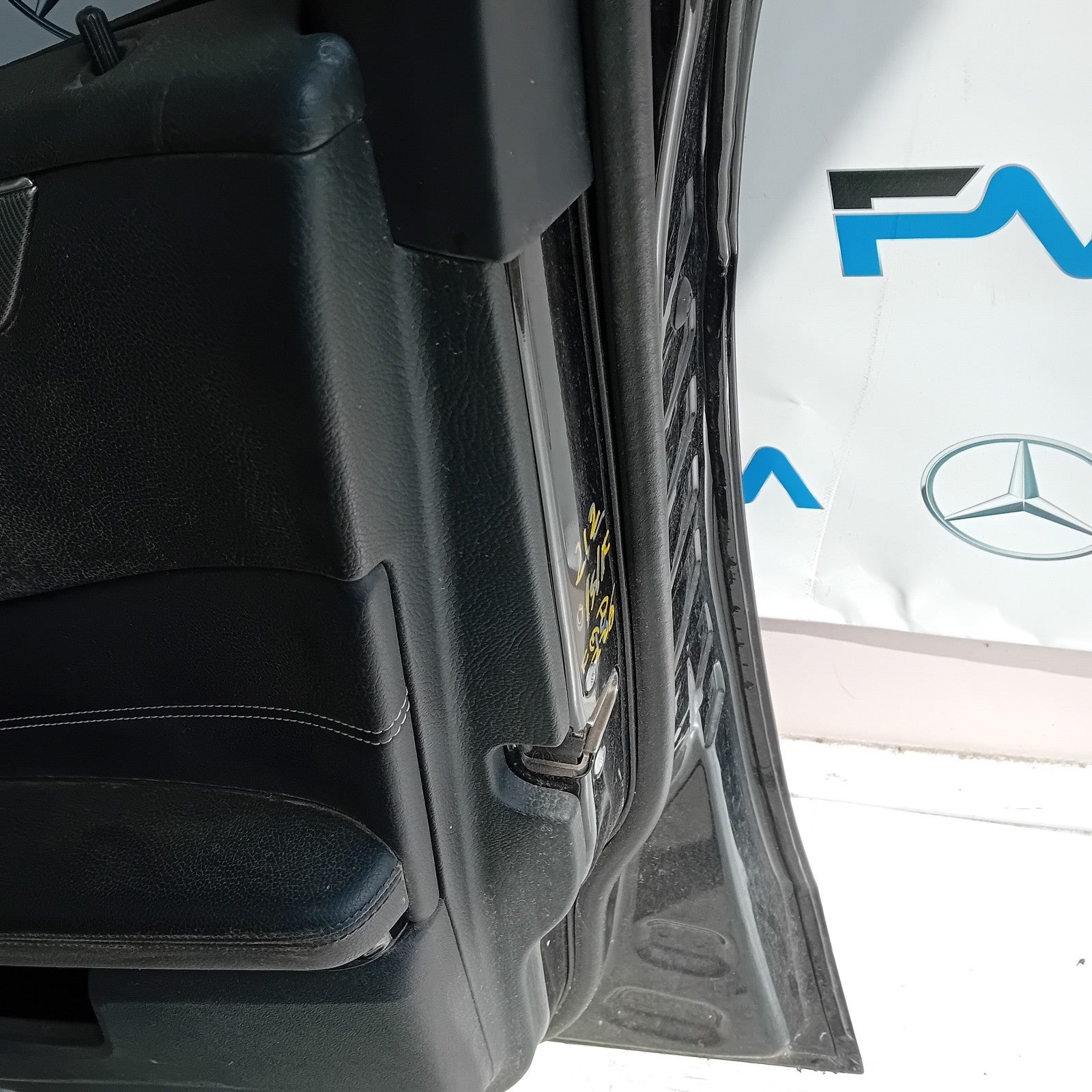 MERCEDES BENZ E-CLASS W212 DRIVER FRONT DOOR OSF BLACK 2009-16 COMPLETE FMD226