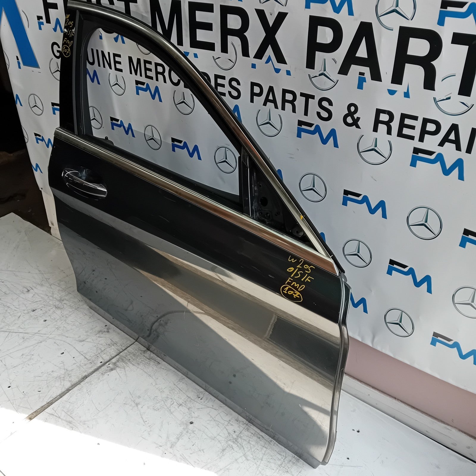 MERCEDES BENZ  C-CLASS W2O5 DRIVER SIDE FRONT DOOR O/S/F COMPLETE GREY FMD107