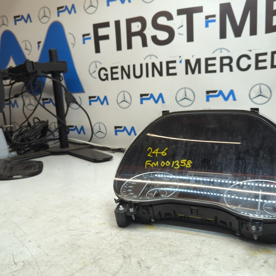 MERCEDES B-CLASS W246 SPEEDOMETER INSTRUMENT CLUSTER BLACK A2469002107 FM001358