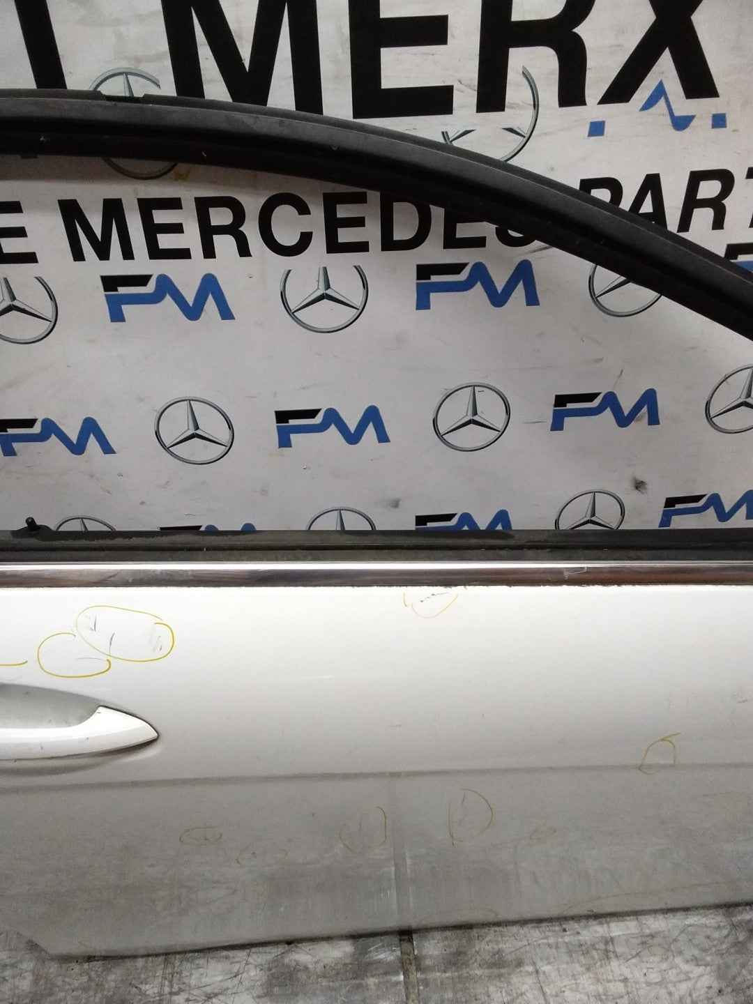 MERCEDES C-CLASS W204 SLN DRIVER FRONT DOOR OSF WHITE 2008-14 COMPLETE FMD544