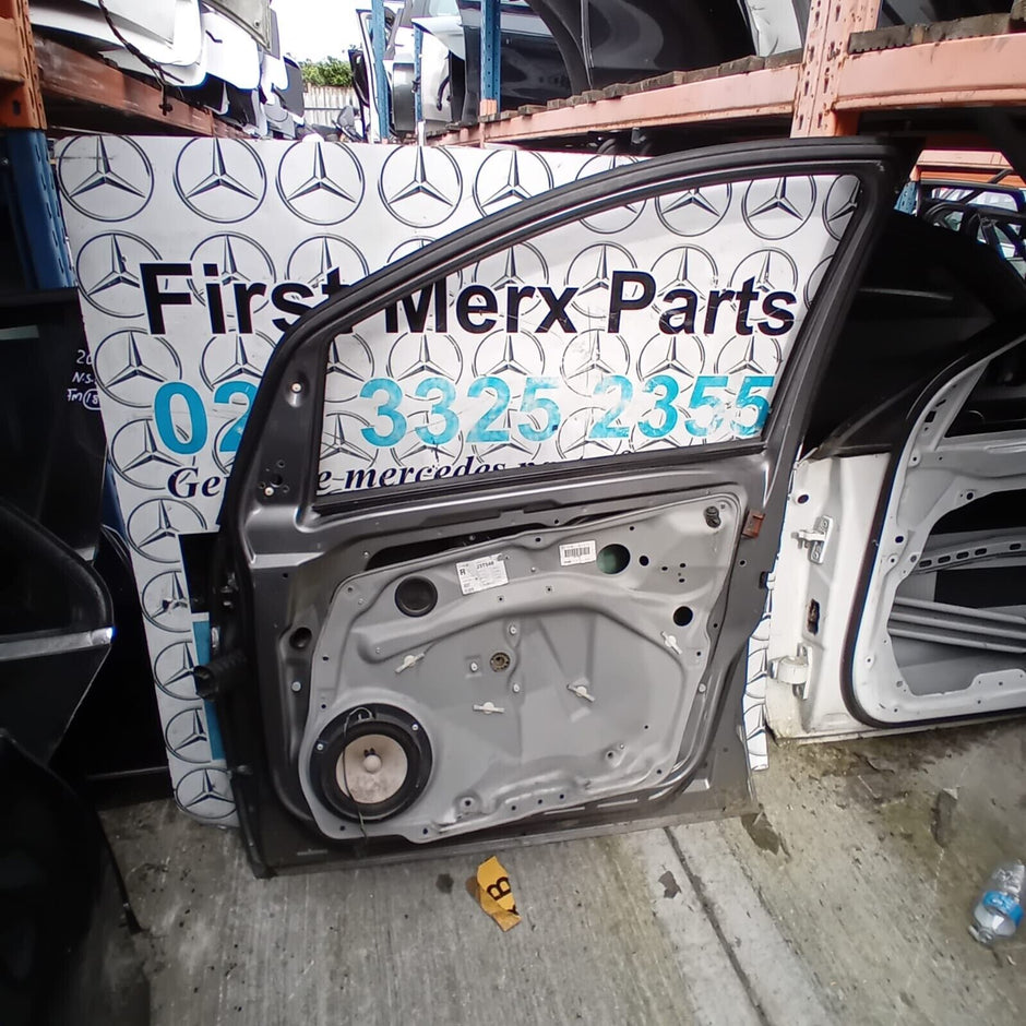 MERCEDES BENZ B-CLASS  W245  DRIVER SIDE FRONT DOOR ( OFF SIDE FRONT )