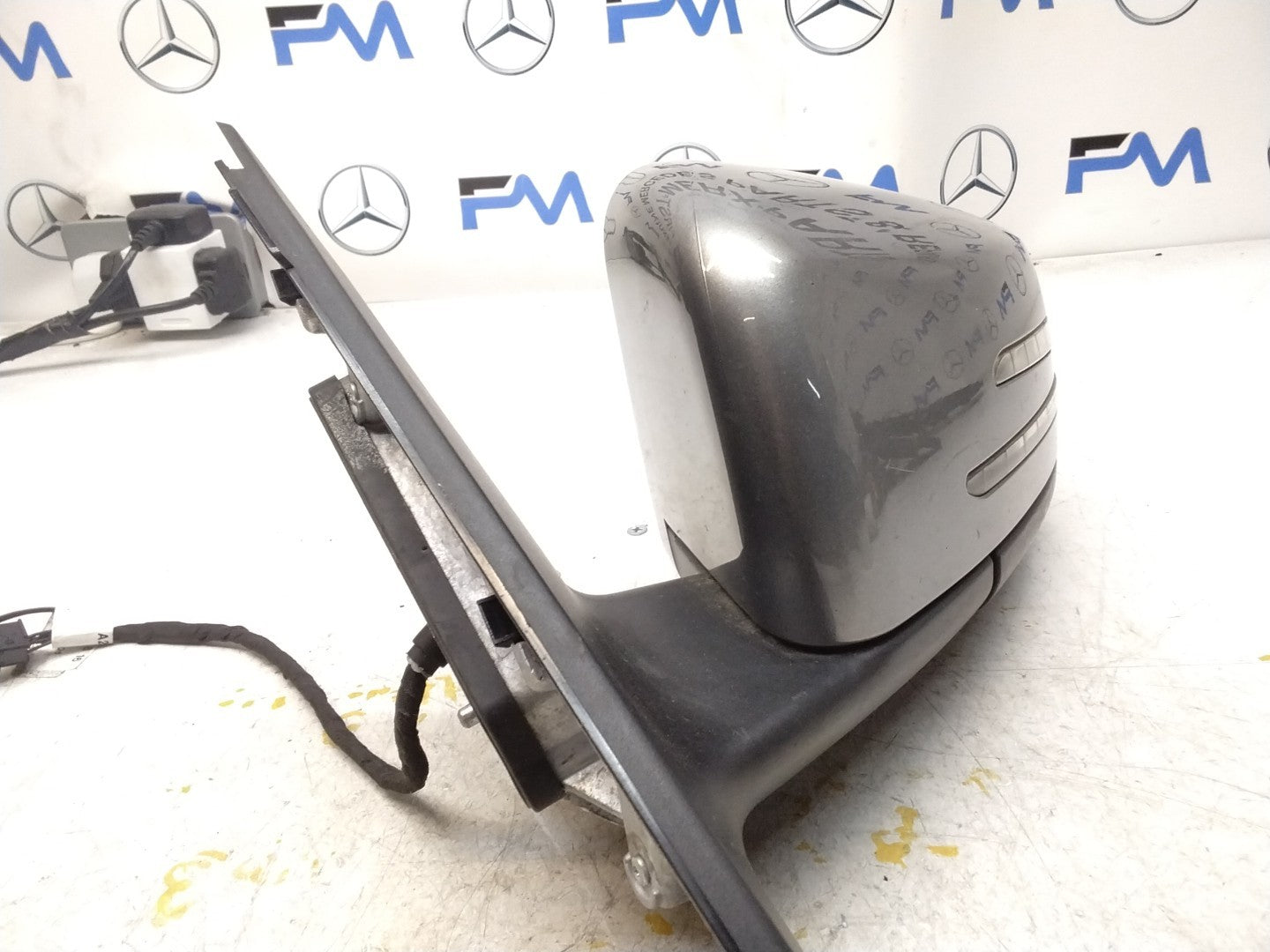 MERCEDES C-CLASS  W204 PASSENGER SIDE WING MIRROR A3167411 GREY FMM17