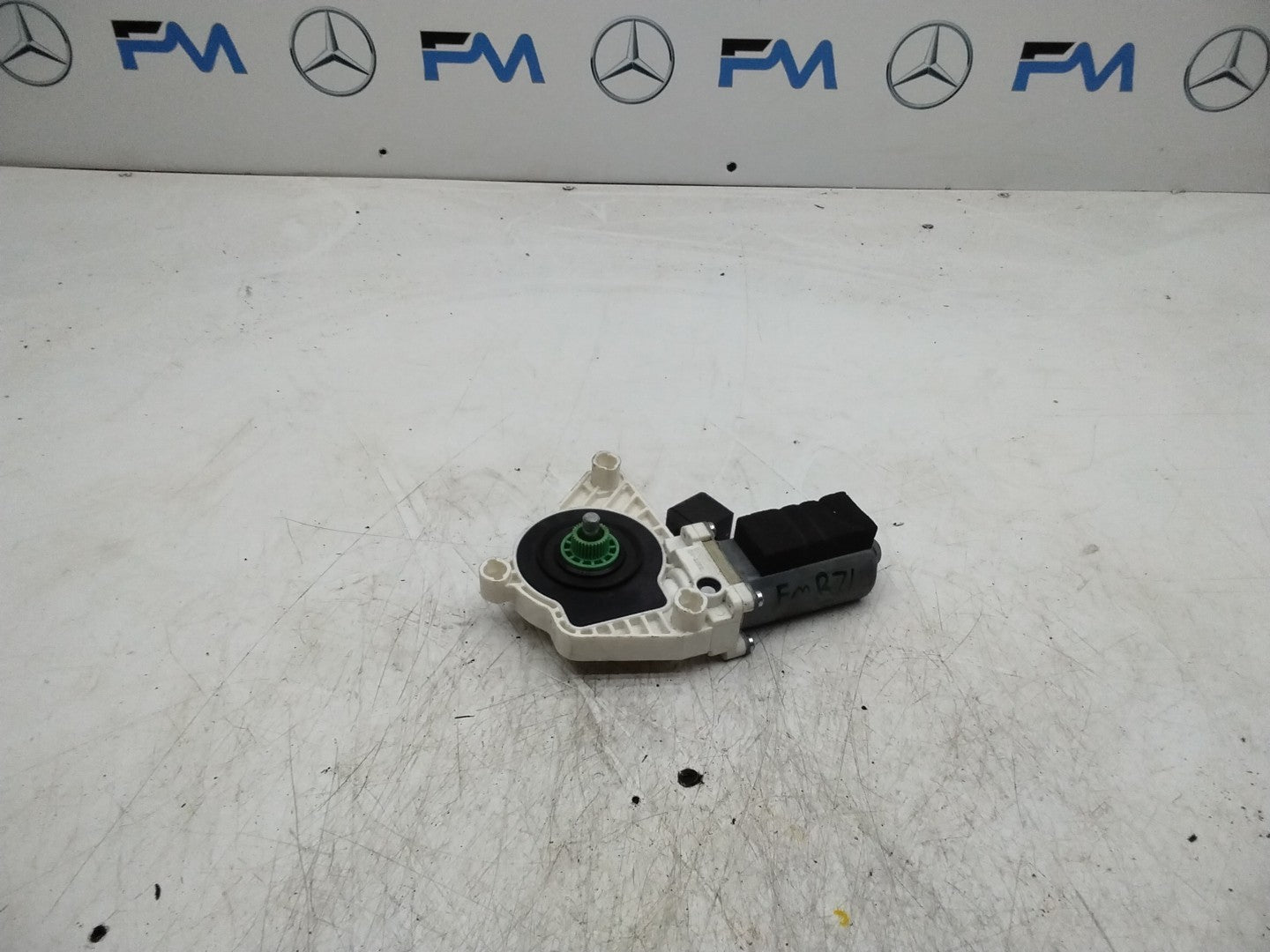 MERCEDES BENZ CLA W117 PASSENGER REAR SIDE WINDOW MOTOR A55382110 FMR71