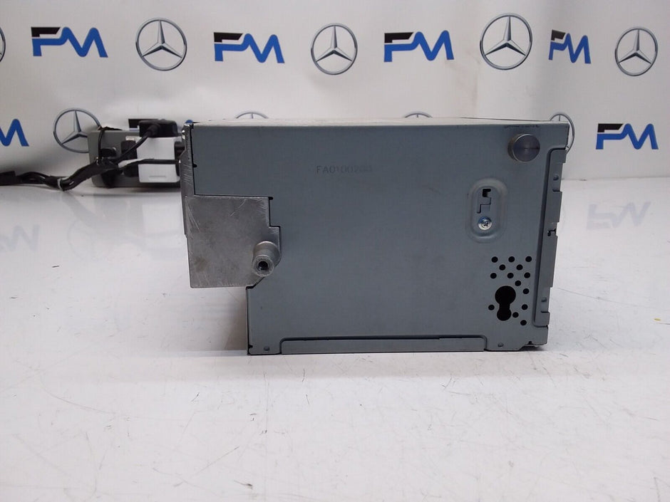 MERCEDES BENZ C CLASS W205 2017 RADIO CD  STEREO HEAD UNIT  A2059008937 FM00305