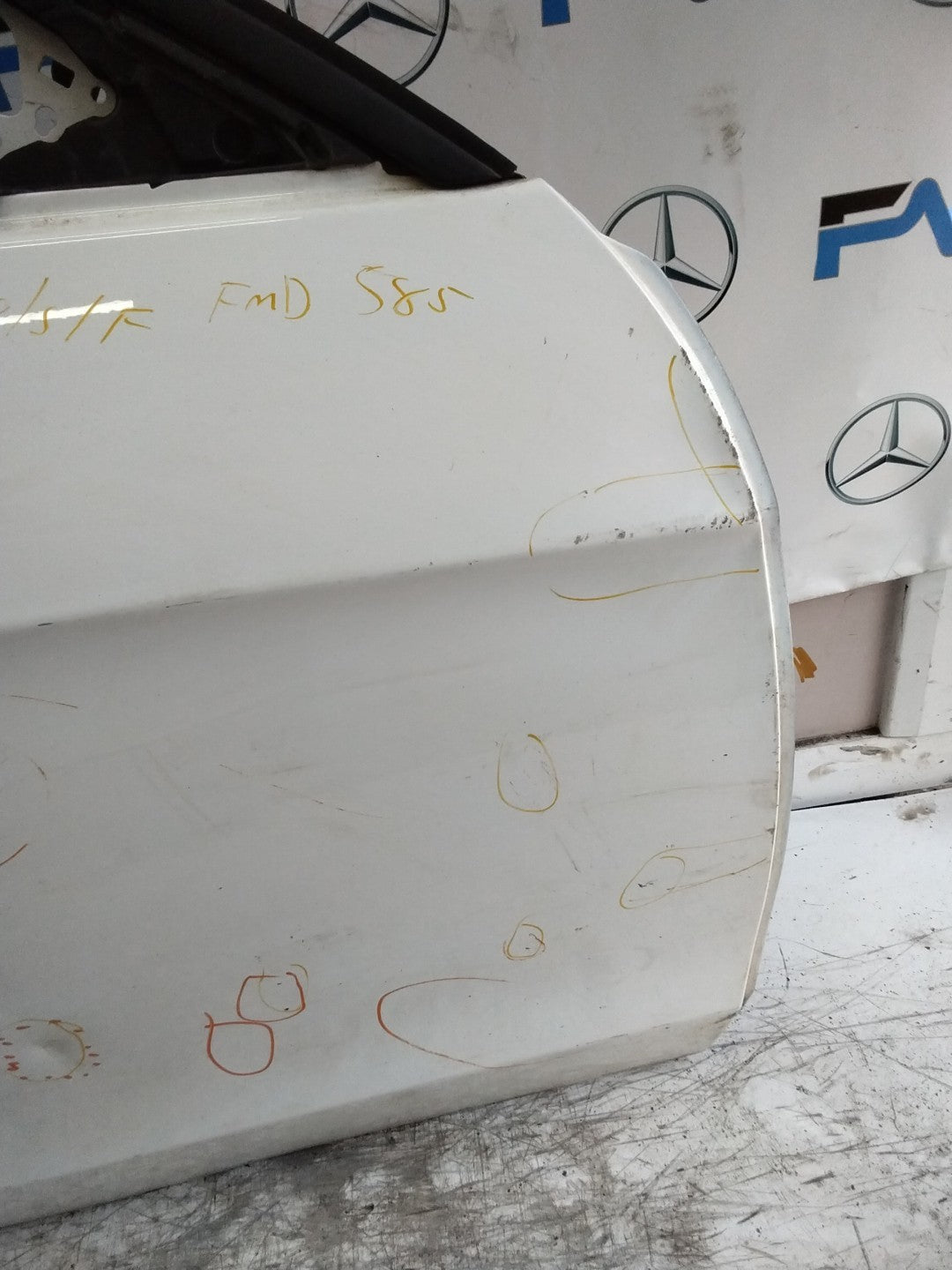 MERCEDES BENZ   E-CLASS W212  DRIVER FRONT DOOR OSF WHITE 2009-16  FMD585
