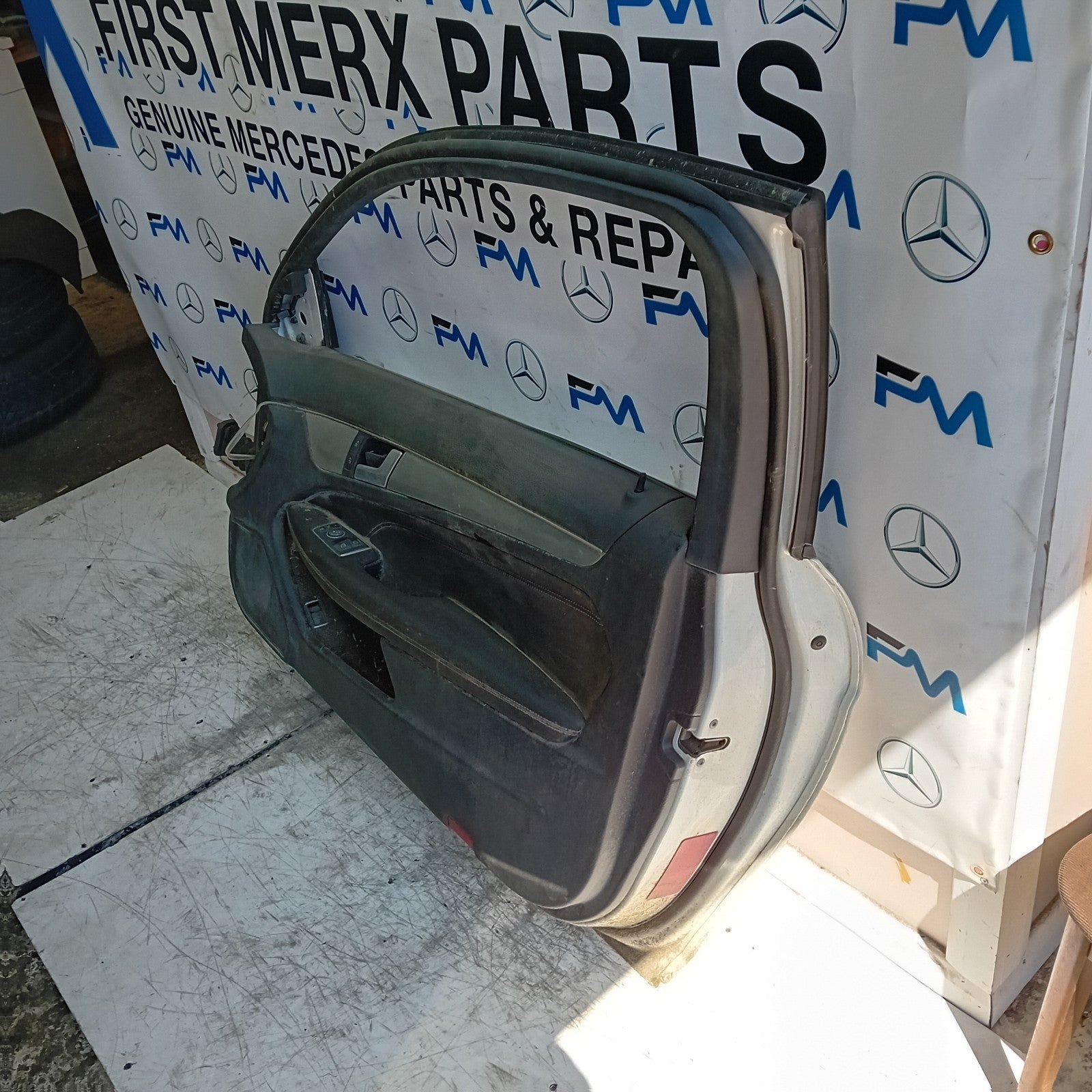 MERCEDES BENZ C-CLASS W212 COUPE DRIVER FRONT DOOR OSF 2012 WHITE COMPLET FMD525